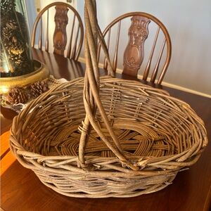 Vintage XL Gathering Brown Wicker Basket